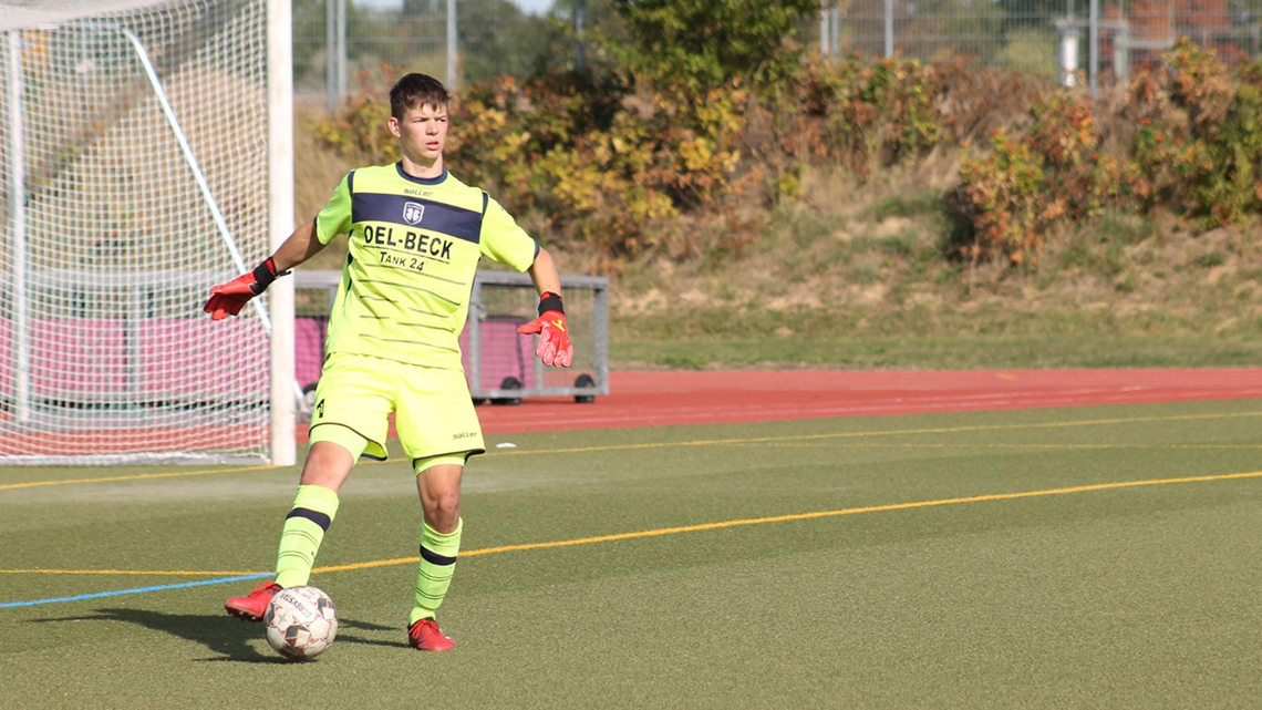 Huber Inks Goalkeeper Leonard Bewig