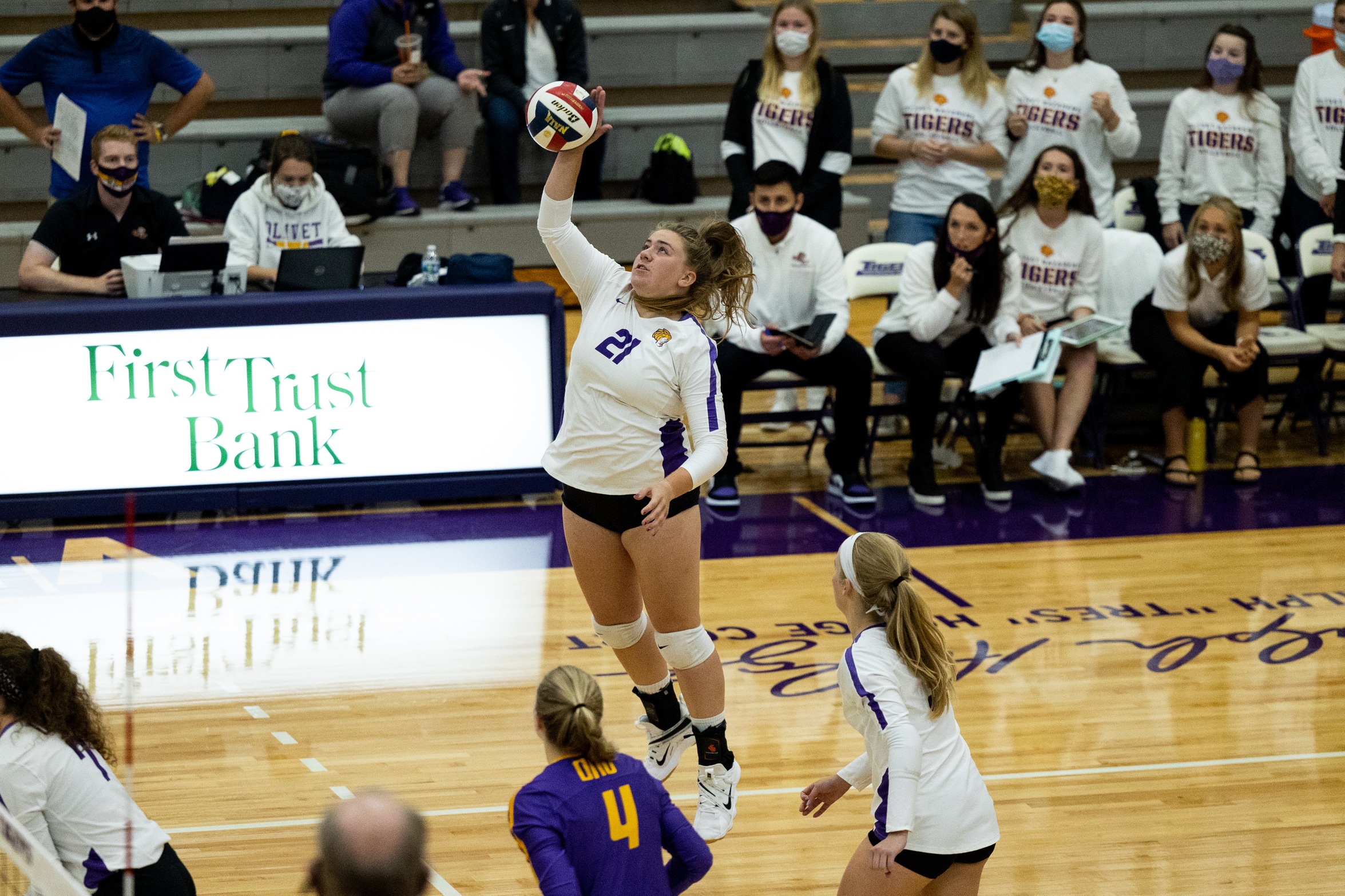 RV Tigers Sweep Trinity Christian to Open CCAC Play